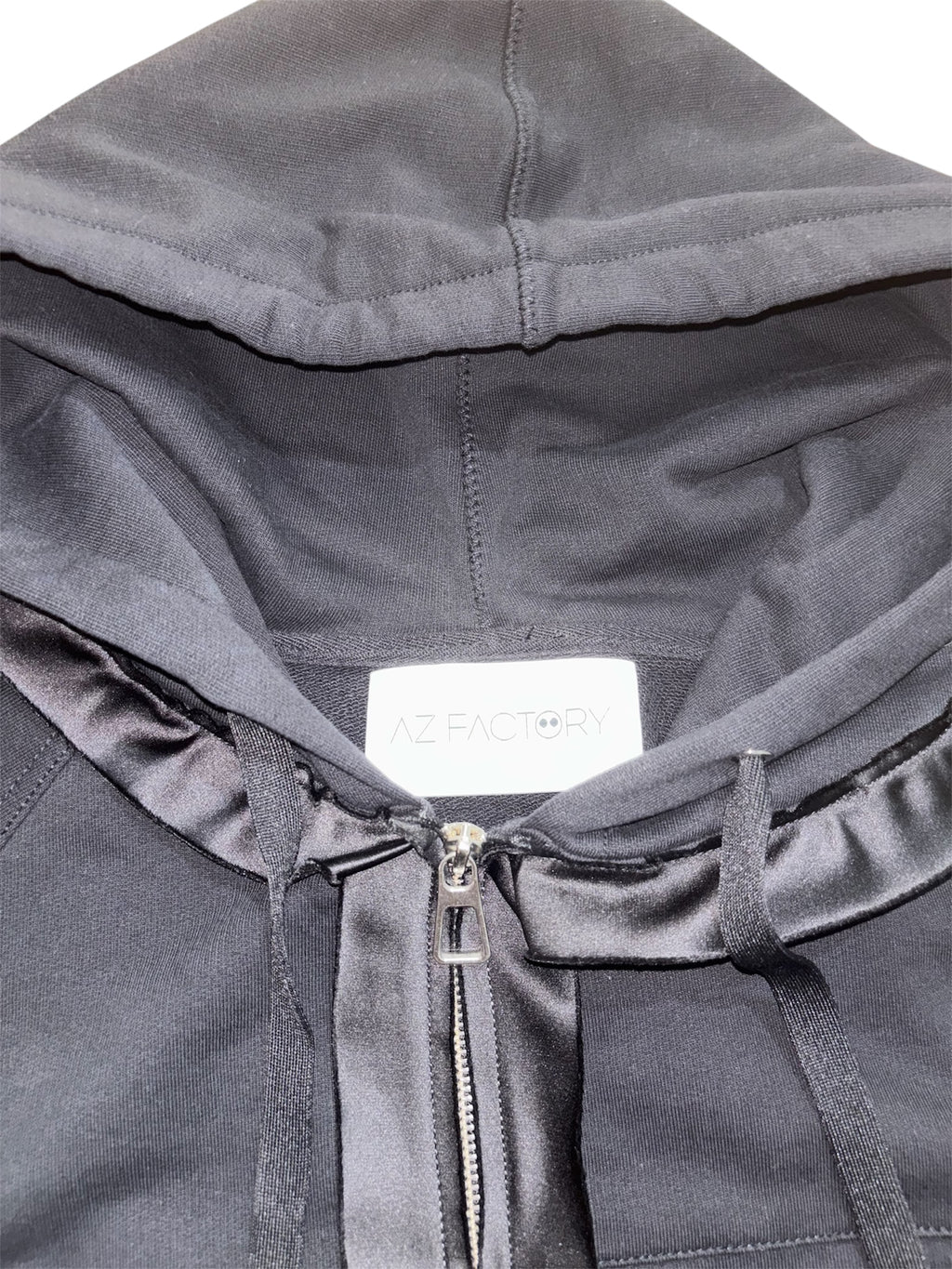 Sudadera de Lujo AZ Factory con Capucha y Detalles Satinados