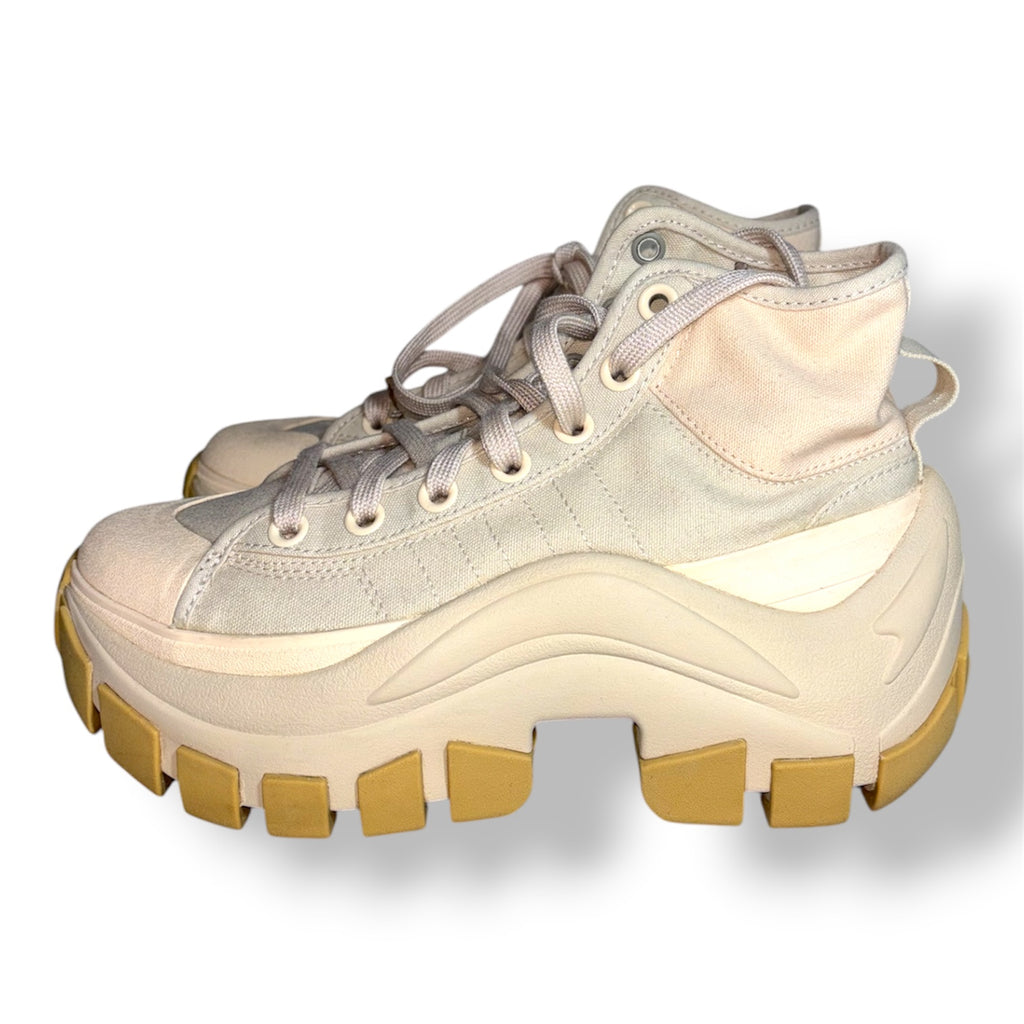 Zapatillas Adidas modelo Nizza Hi XY22 de color beige