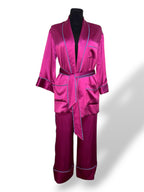 Conjunto de Adriana Iglesias de seda fucsia