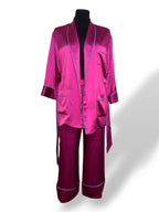 Conjunto de Adriana Iglesias de seda fucsia