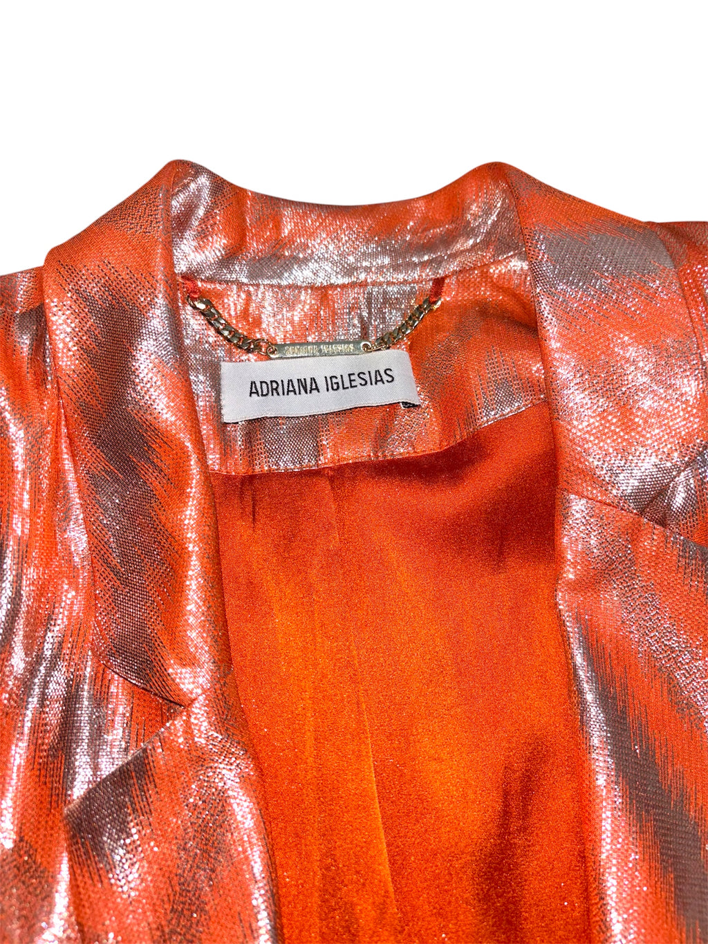 Traje de Adriana Iglesias de seda naranja y lurex