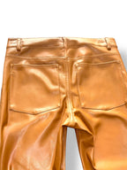 Pantalones Acampanados de cuero sintético de Alice + Olivia