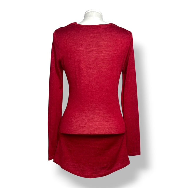 Top Balmain rojo con botones dorados en hombros estilo militar