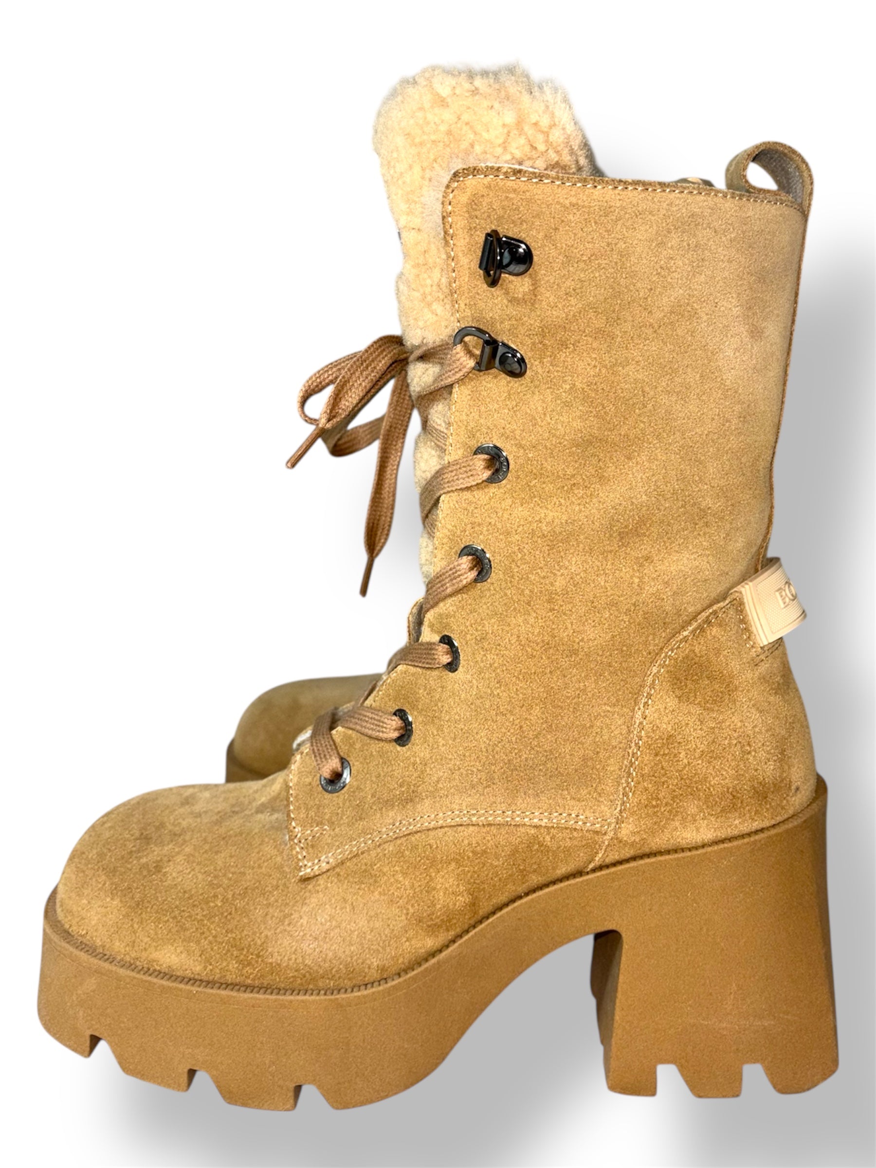 Botines Bogner beige de ante forrados con borrego
