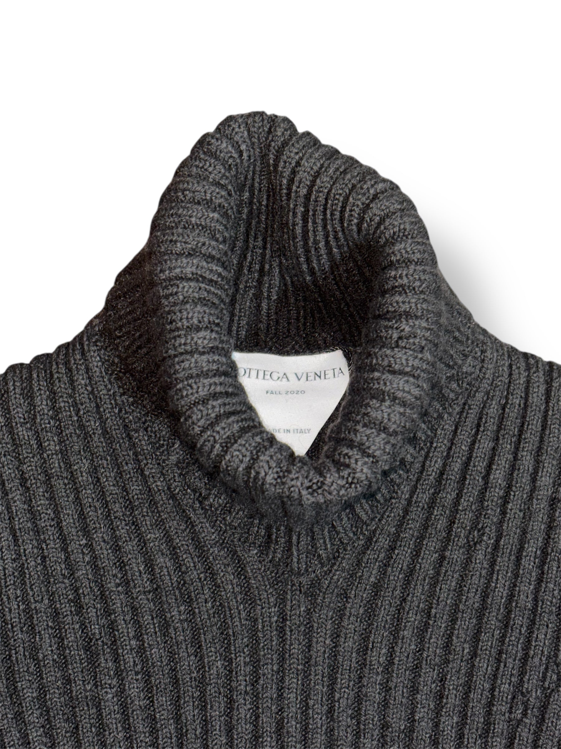 Jersey de Cuello Alto Bottega Veneta en Punto de Canalé con Espalda Abierta Cut-Out