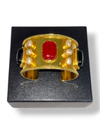 Pulsera Tipo Puño Chanel Pre-Owned 1980/1990 con Piedras y Perlas