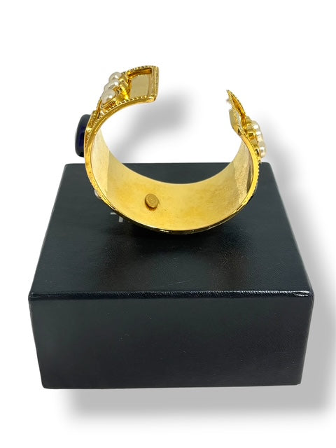 Pulsera Tipo Puño Chanel Pre-Owned 1980/1990 con Piedras y Perlas
