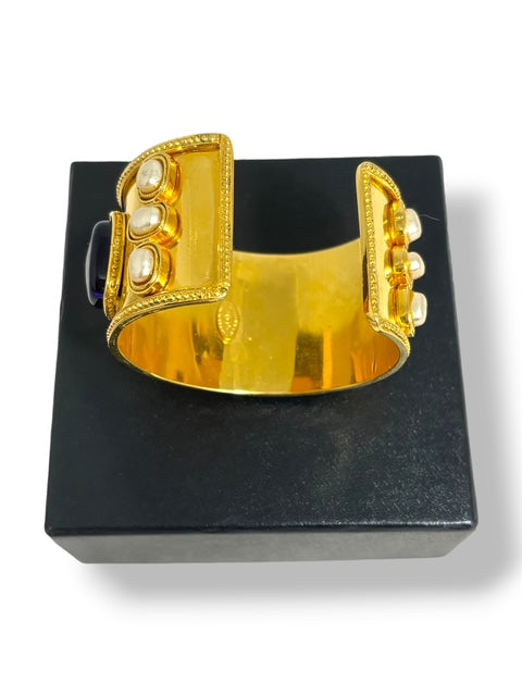 Pulsera Tipo Puño Chanel Pre-Owned 1980/1990 con Piedras y Perlas