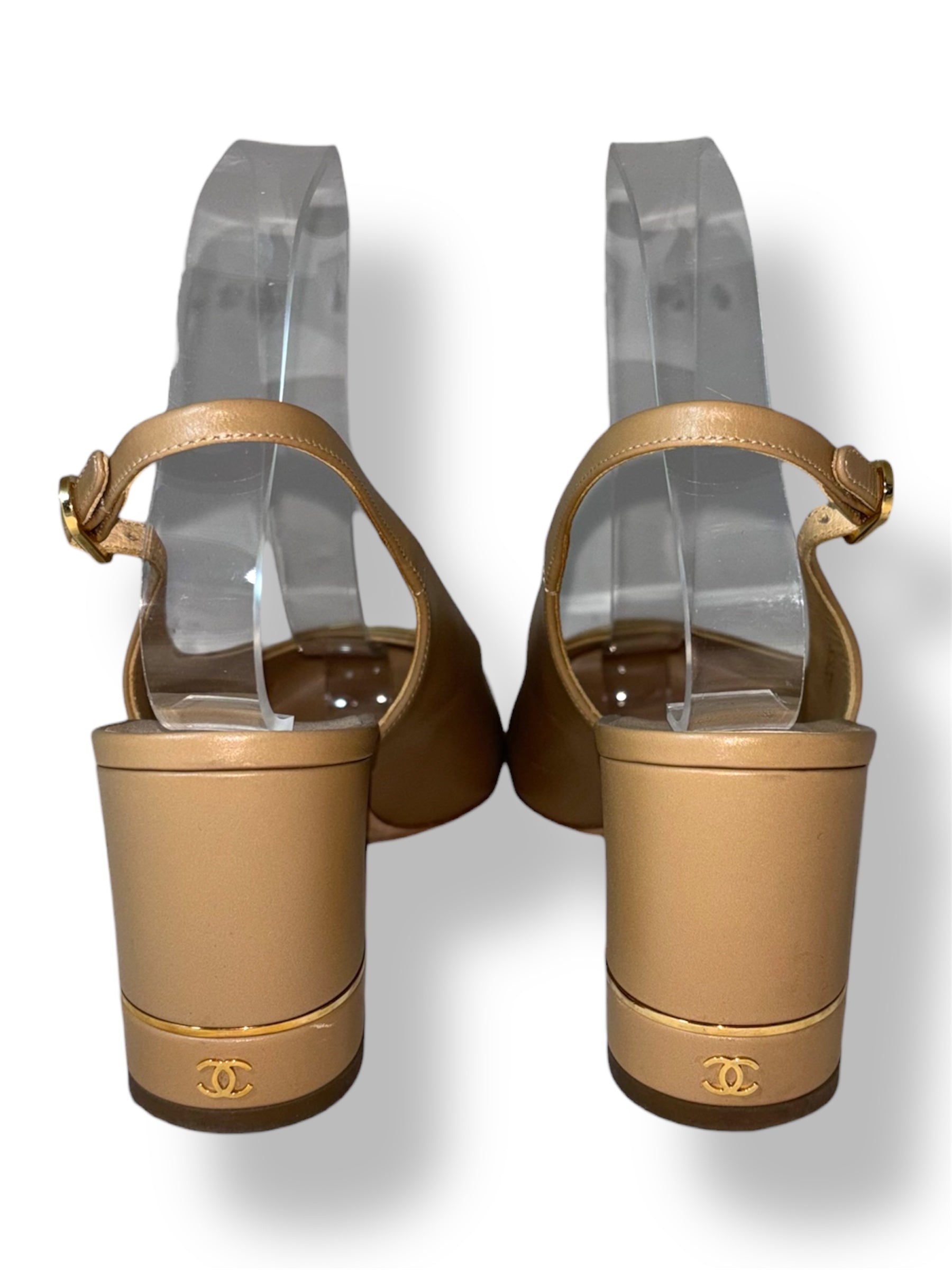 Zapatos Chanel bicolor beige y blanco destalonado