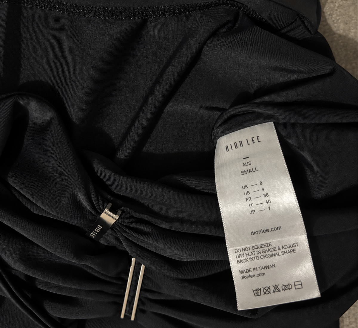 Bañador Dion Lee negro con aberturas y herrajes – Talla 36 – 2019