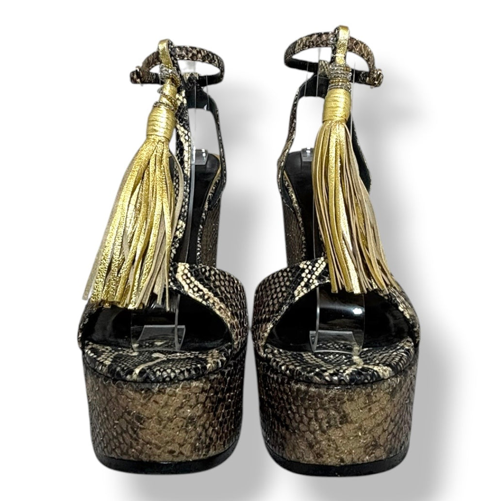 Sandalias de Cuña Roberto Cavalli en Piel de Serpiente y Borlas Doradas de Lujo