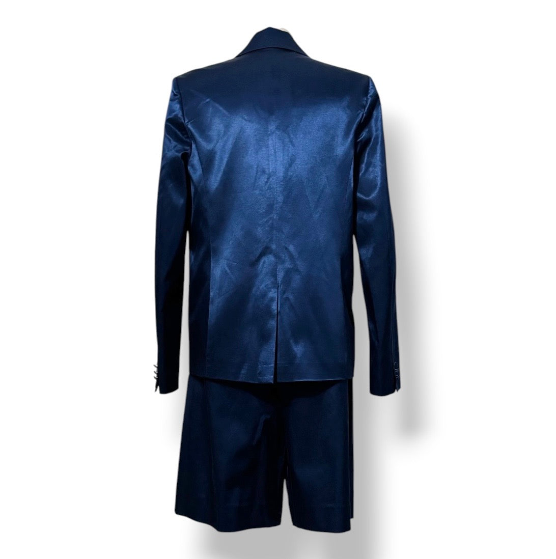 Traje de Dos Piezas STAUD en Satén Azul Marino (Blazer y Bermuda)