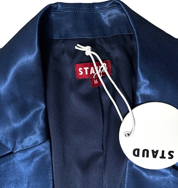 Traje de Dos Piezas STAUD en Satén Azul Marino (Blazer y Bermuda)
