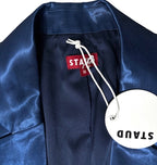 Traje de Dos Piezas STAUD en Satén Azul Marino (Blazer y Bermuda)