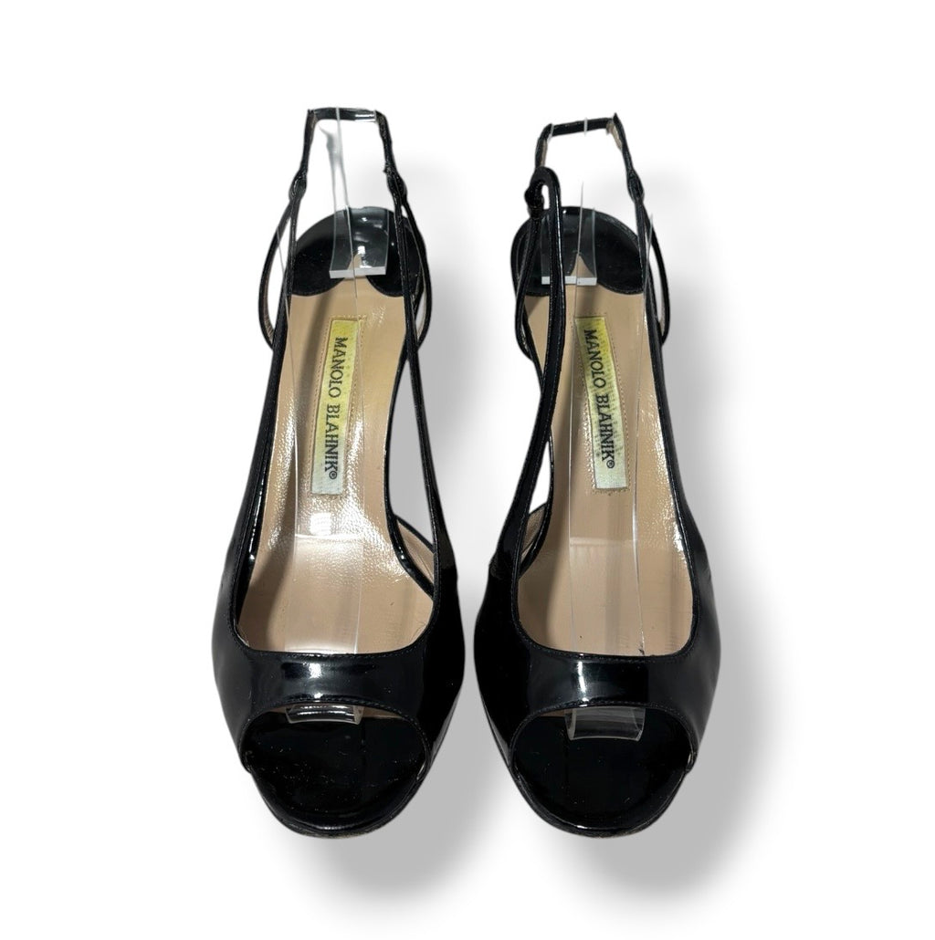 Zapatos de Tacón Manolo Blahnik Peep Toe Destalonados – Charol Negro de Lujo