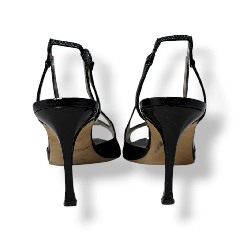 Zapatos de Tacón Manolo Blahnik Peep Toe Destalonados – Charol Negro de Lujo