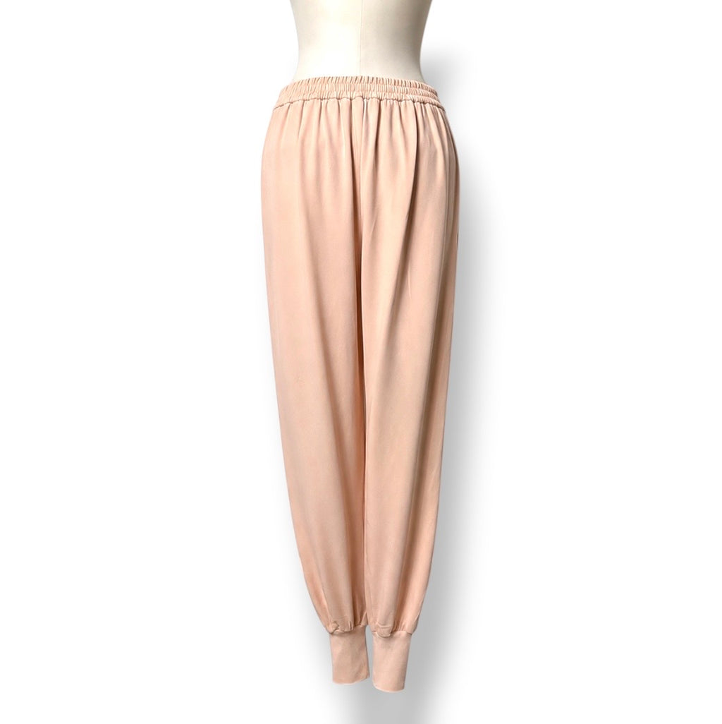 Pantalón Jogger Stella McCartney en Rosa Empolvado: Lujo Sostenible y Confort Premium