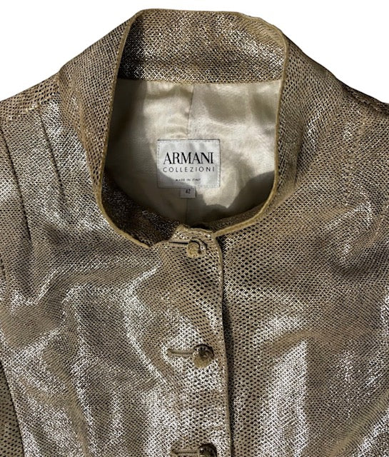 Chaqueta de Piel Metalizada Dorada de Armani Collezioni: Una Obra de Arte de la Sastrería Italiana