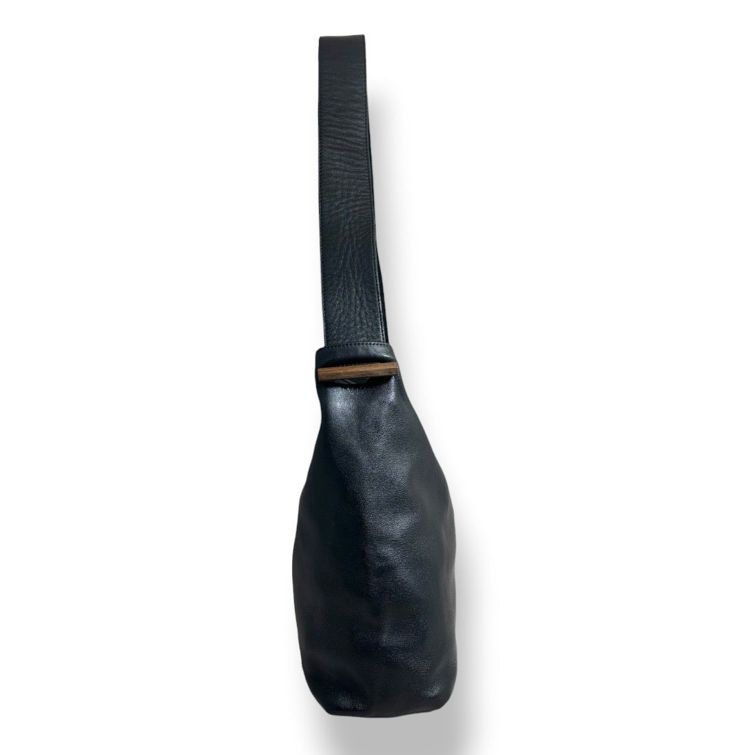 Bolso de Hombro Hobo Loewe en Piel Napa Negra: Elegancia Minimalista Vintage