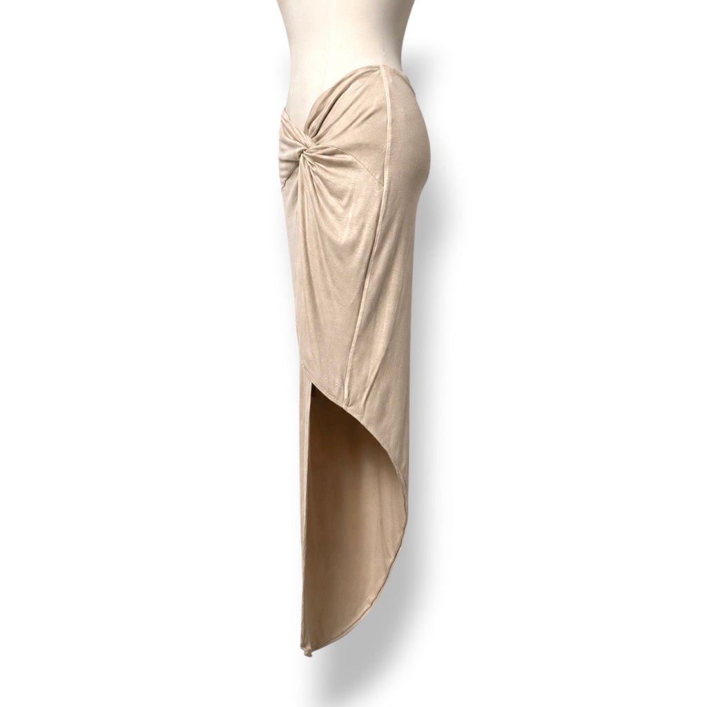 Falda Maxi Drapeada con Nudo de Marika Vera – Sensualidad y Elegancia Asimétrica