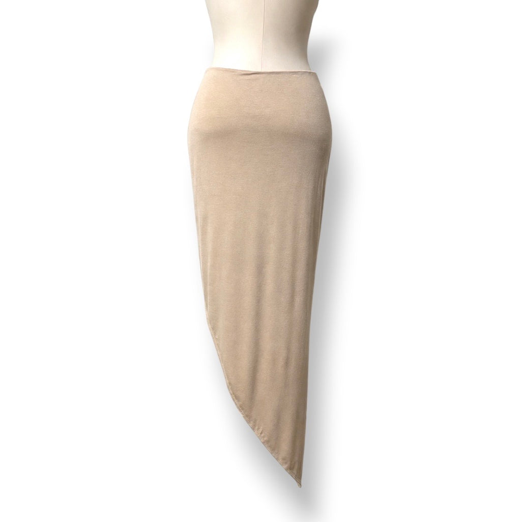 Falda Maxi Drapeada con Nudo de Marika Vera – Sensualidad y Elegancia Asimétrica