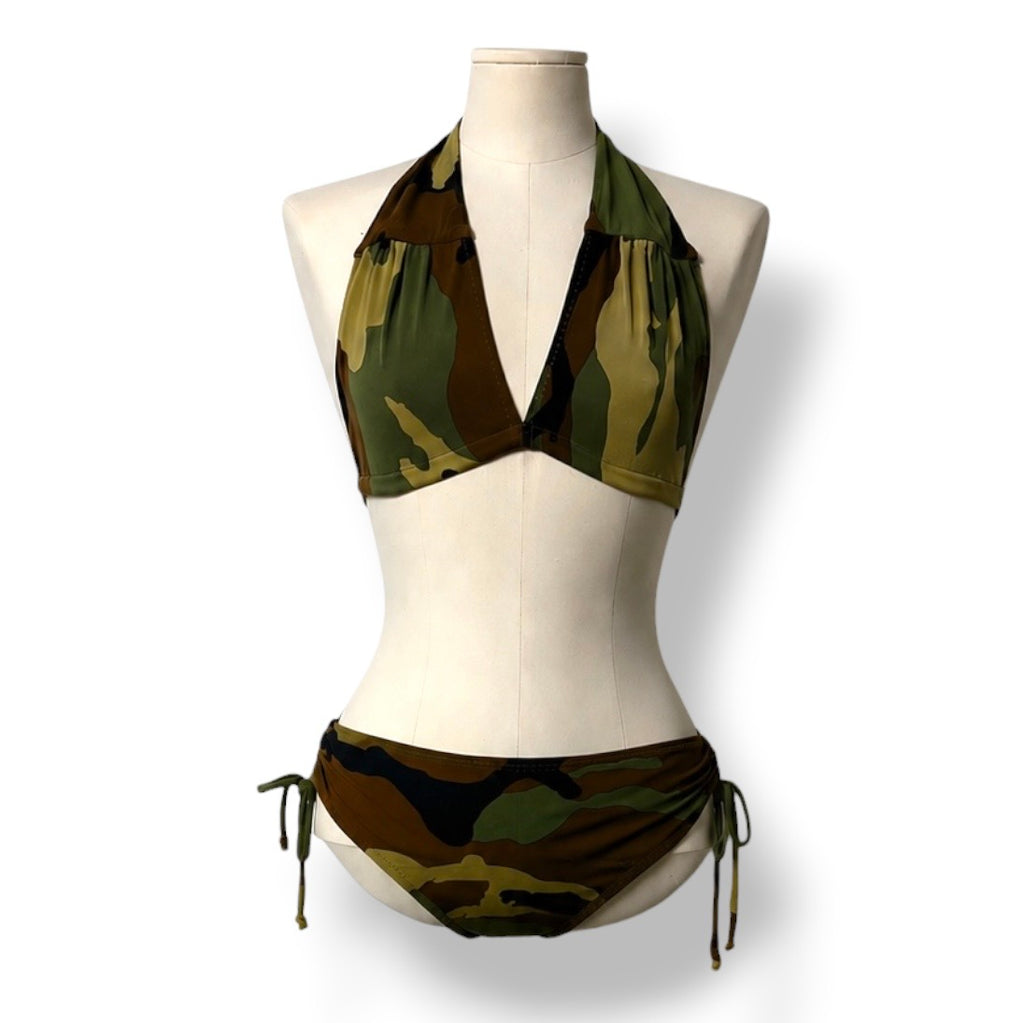 Bikini de Dos Piezas Norma Kamali en Estampado Camuflaje Olive Camo