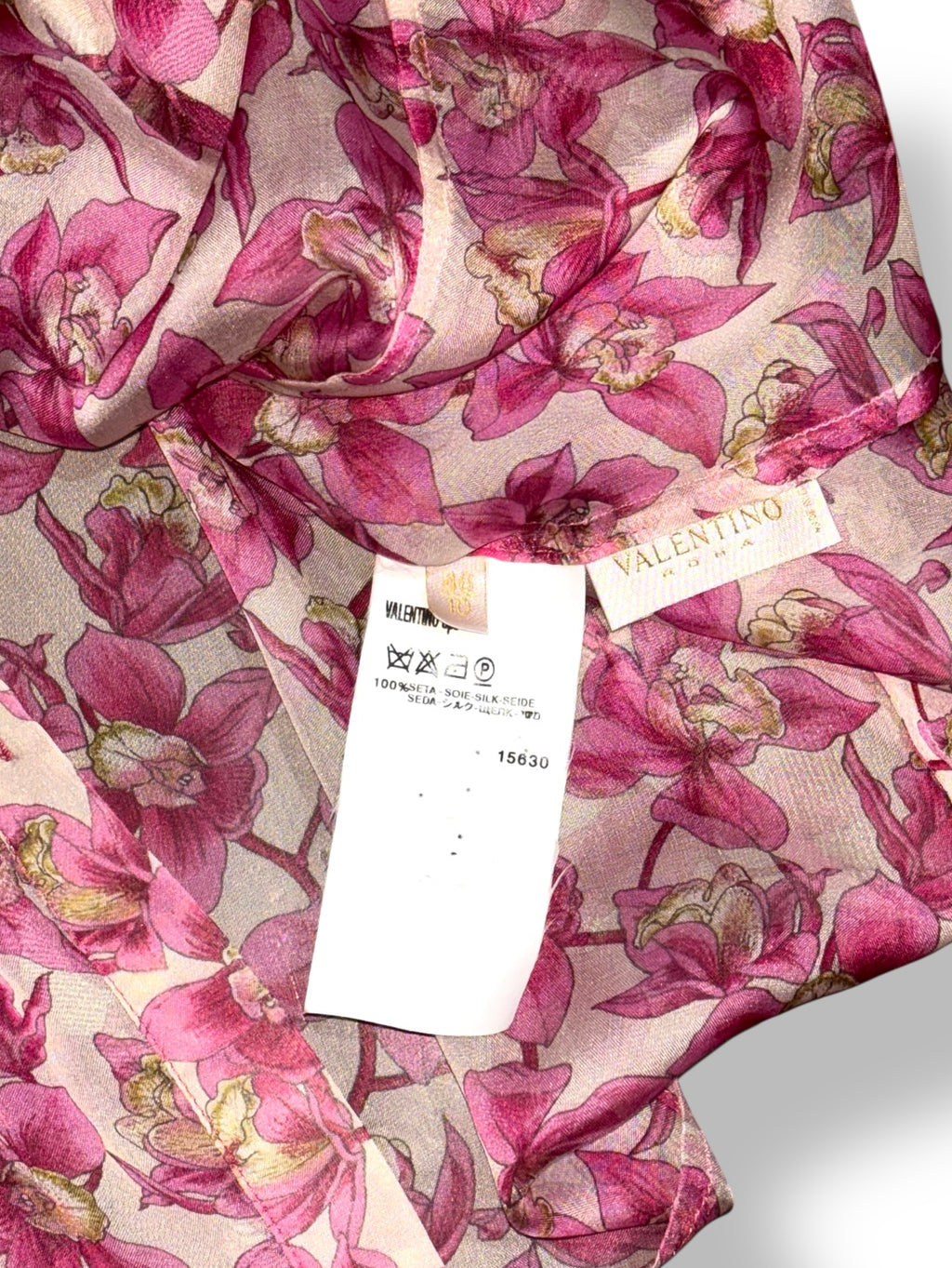 Blusa Valentino de seda con estampado floral rosa y volantes