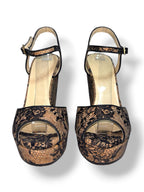 Sandalias de Cuña Jimmy Choo Perla 120 en Encaje Floral Negro y Natural