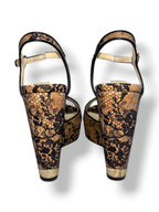 Sandalias de Cuña Jimmy Choo Perla 120 en Encaje Floral Negro y Natural