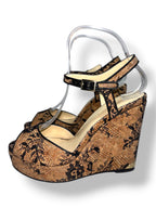 Sandalias de Cuña Jimmy Choo Perla 120 en Encaje Floral Negro y Natural