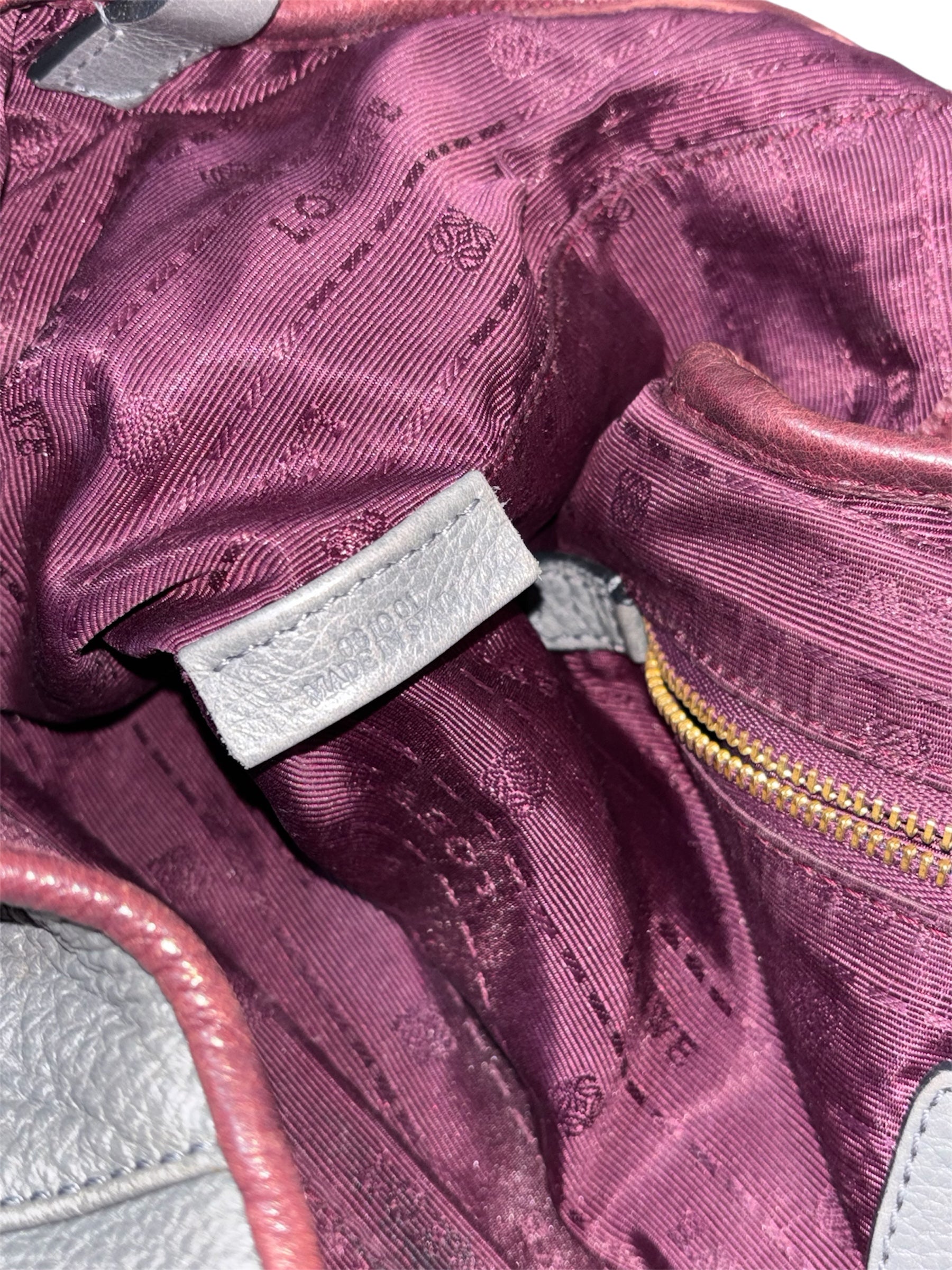 Bolso Loewe modelo Madrid Hobo de piel gris