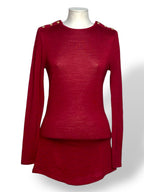 Top Balmain rojo con botones dorados en hombros estilo militar