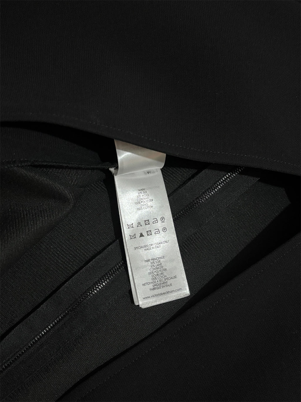 Vestido ajustado y estructurado de Victoria Beckham con paneles de malla