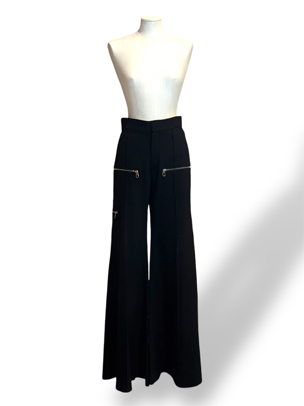 Pantalón Chloé negro de tiro alto con pernera flare y cremalleras