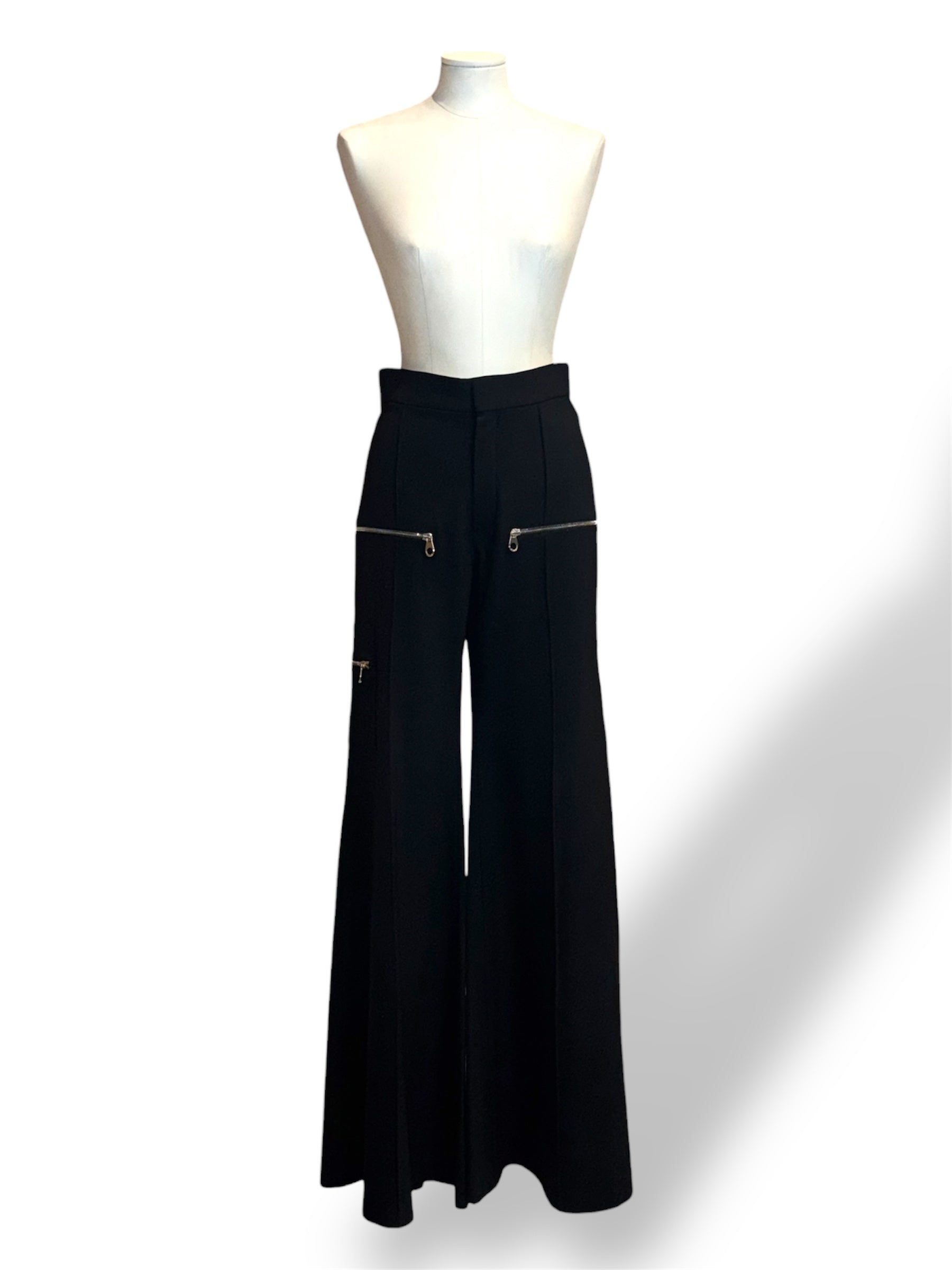 Pantalón Chloé negro de tiro alto con pernera flare y cremalleras
