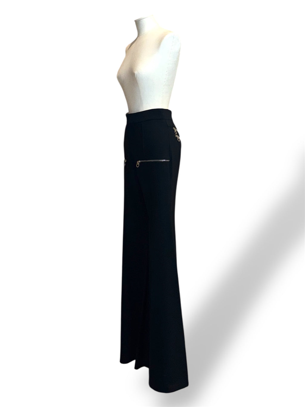 Pantalón Chloé negro de tiro alto con pernera flare y cremalleras