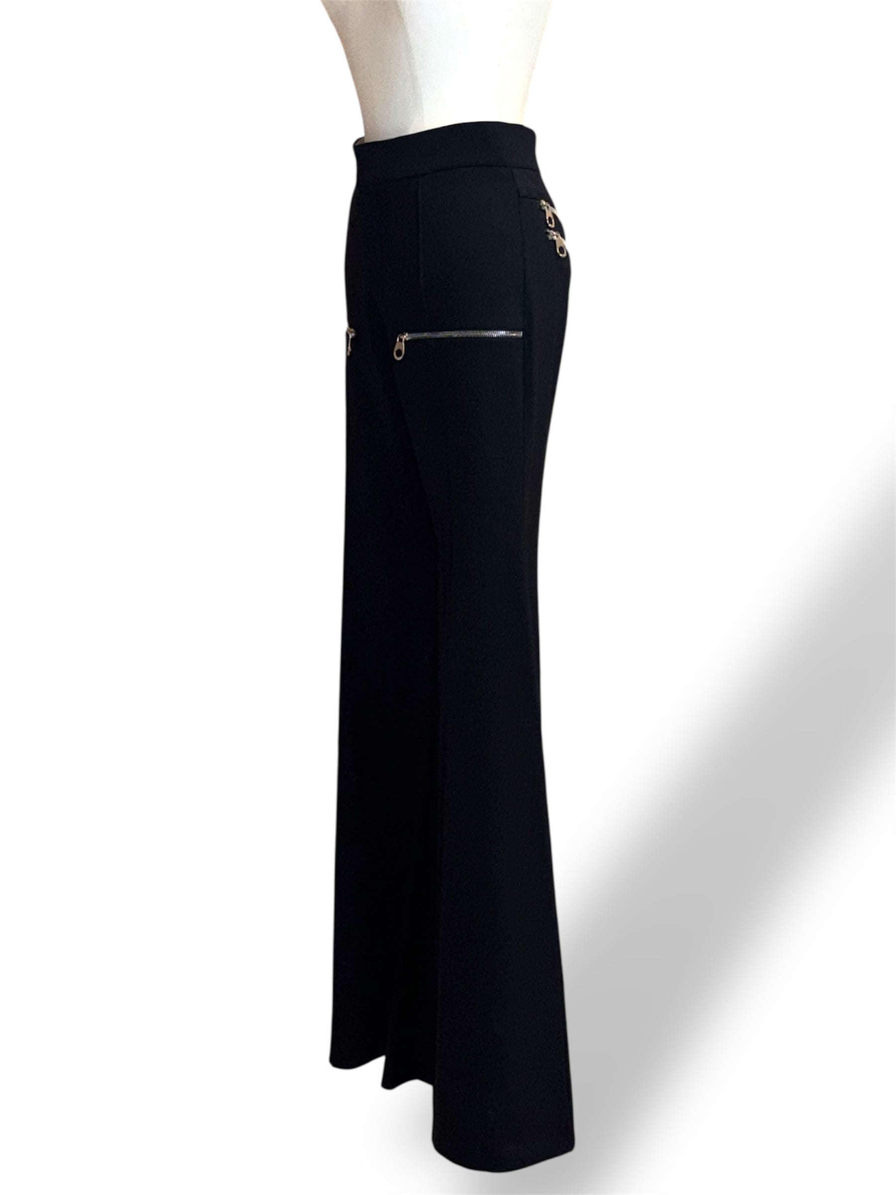 Pantalón Chloé negro de tiro alto con pernera flare y cremalleras