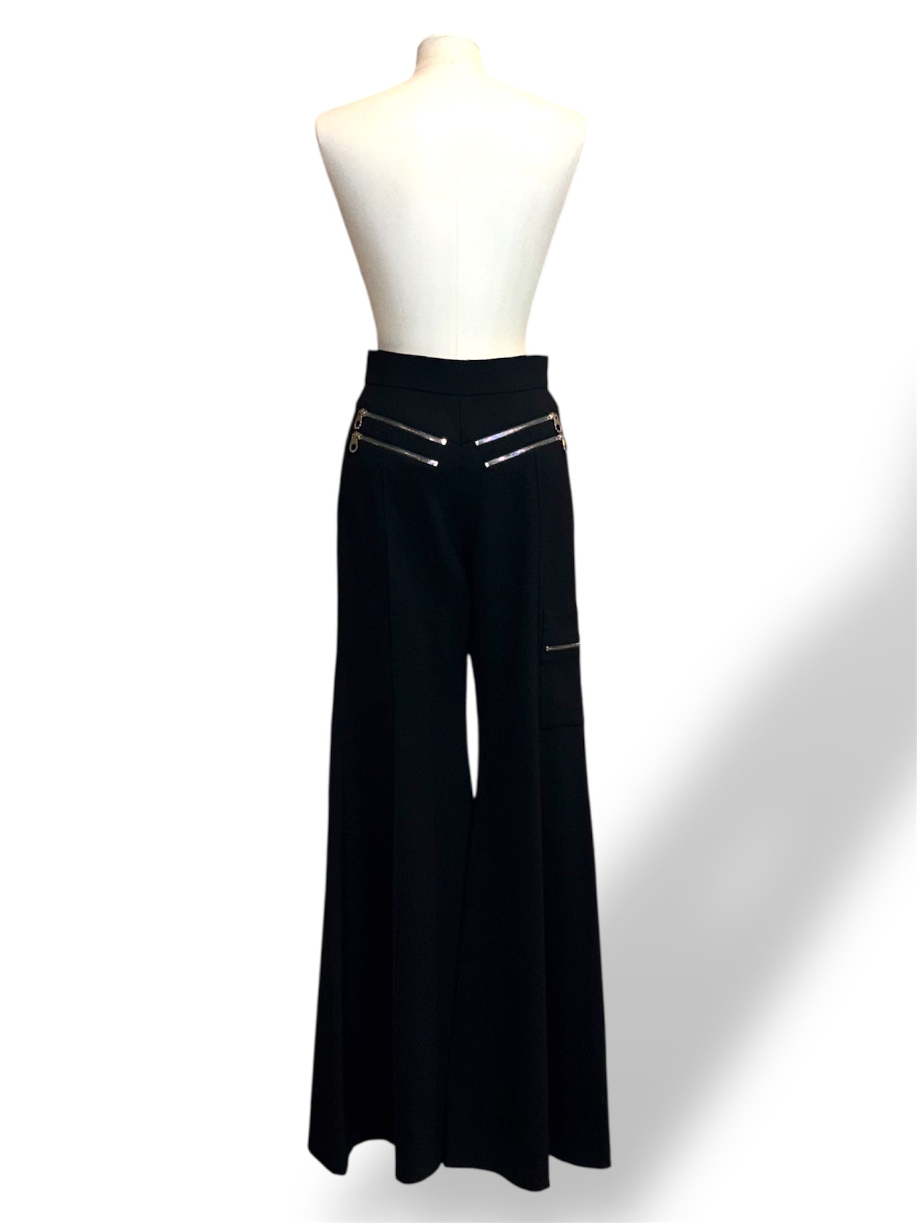 Pantalón Chloé negro de tiro alto con pernera flare y cremalleras