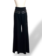 Pantalón Chloé negro de tiro alto con pernera flare y cremalleras