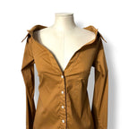 Camisa Popelín Caroline Constas con Escote Off-The-Shoulder y Puños Anchos