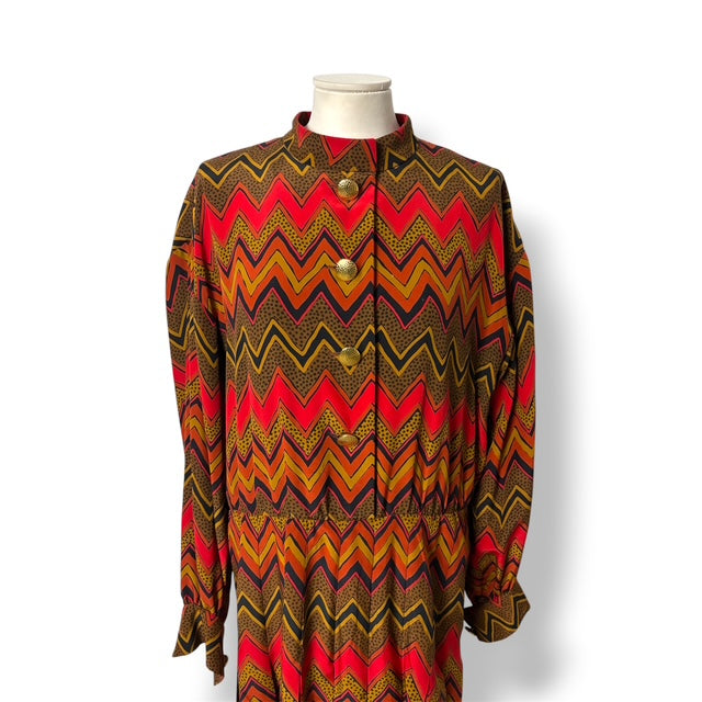 Vestido Midi Vintage Givenchy Plisado con Estampado de Zigzag y Botones Dorados