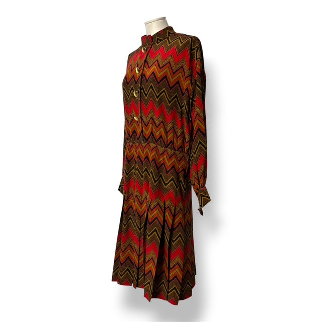 Vestido Midi Vintage Givenchy Plisado con Estampado de Zigzag y Botones Dorados