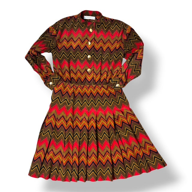 Vestido Midi Vintage Givenchy Plisado con Estampado de Zigzag y Botones Dorados