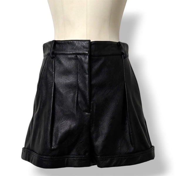 Shorts de Piel Vegana Stella McCartney – Negro Elegante