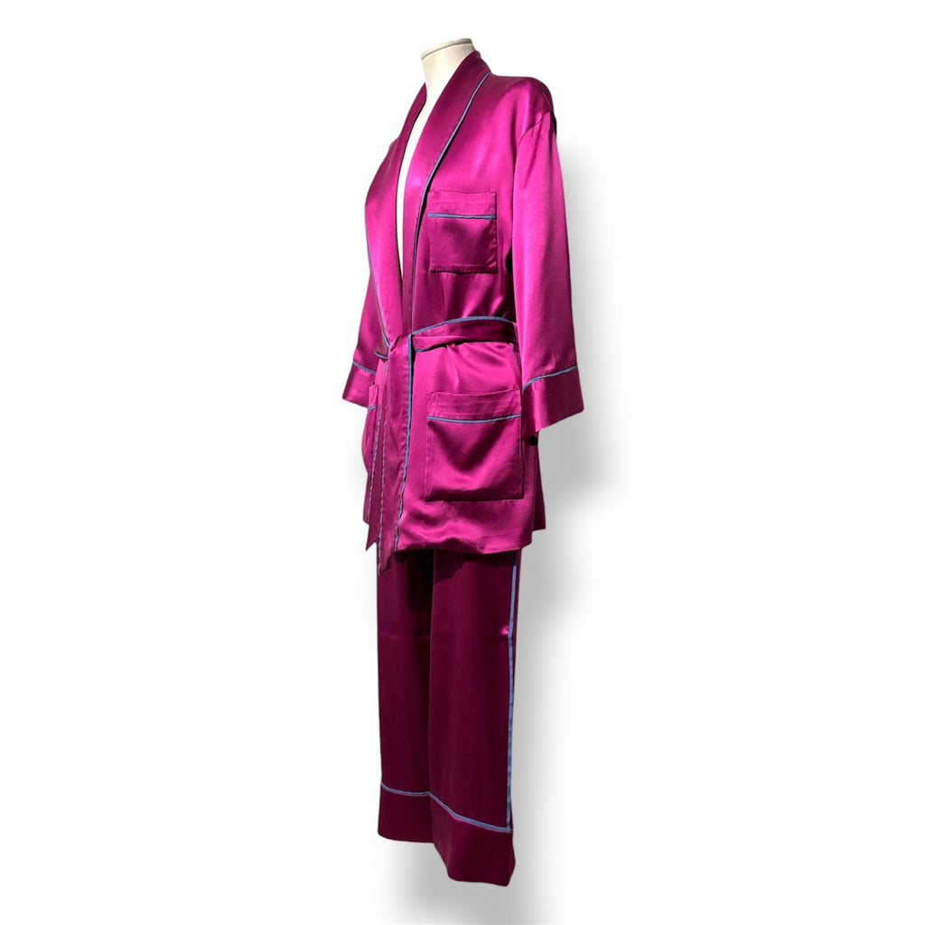 Conjunto de Adriana Iglesias de seda fucsia