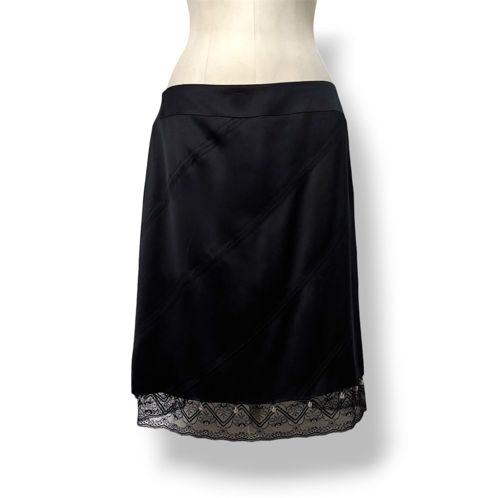 Falda Lencera Midi de Seda Negra Chanel con Bajo de Encaje