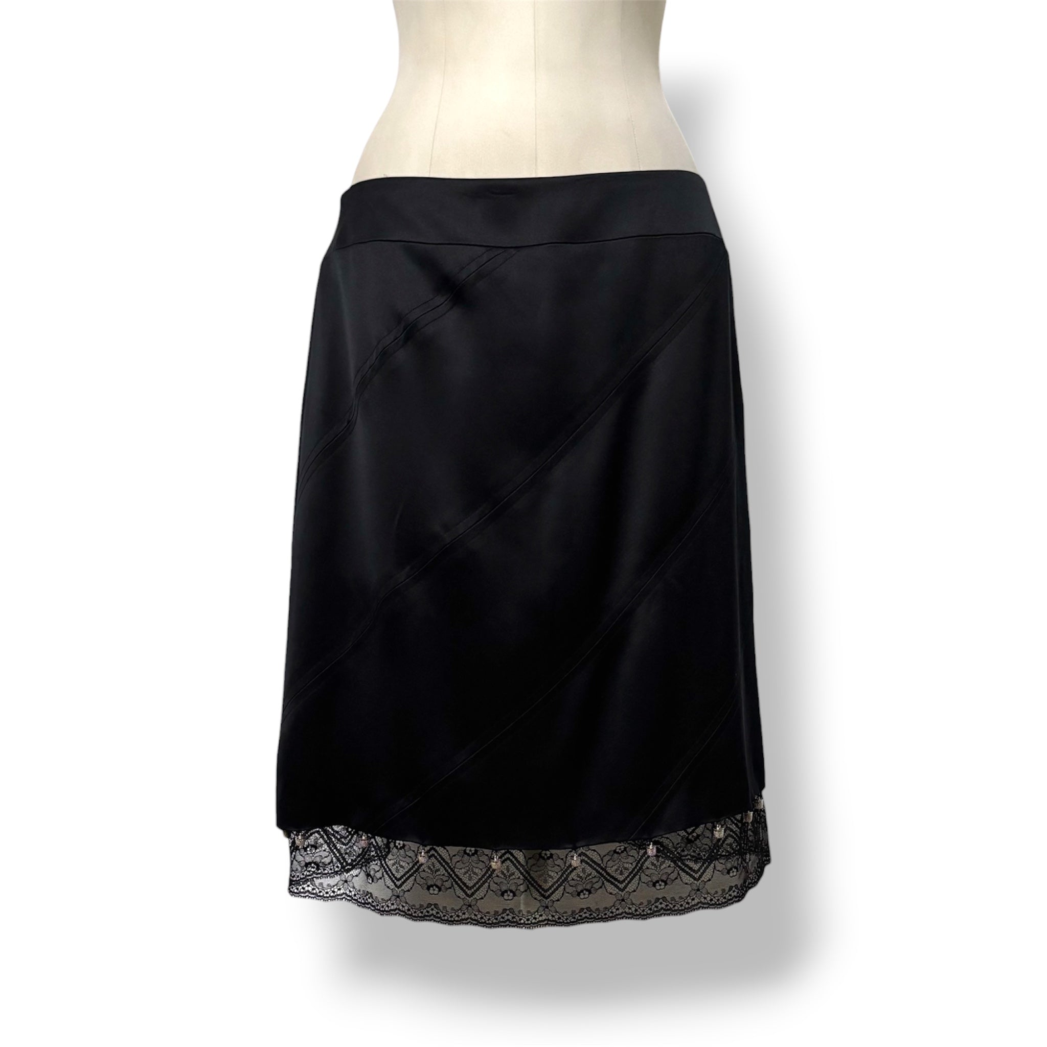 Falda Lencera Midi de Seda Negra Chanel con Bajo de Encaje