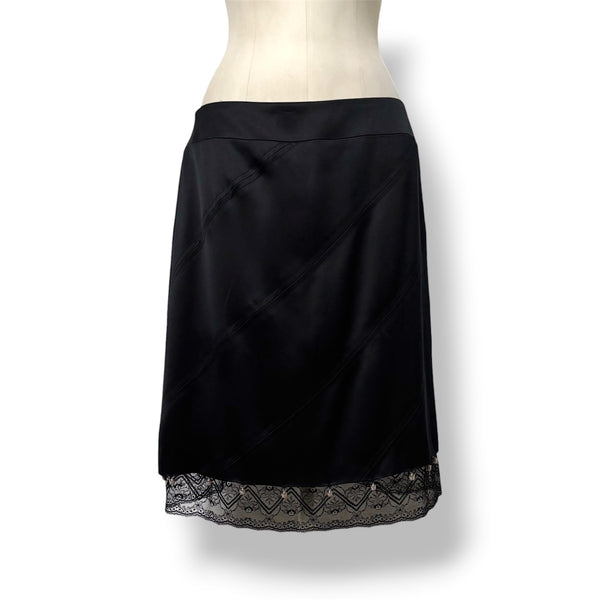 Falda Lencera Midi de Seda Negra Chanel con Bajo de Encaje