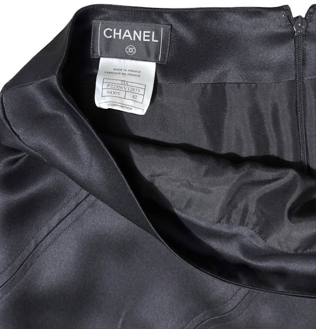 Falda Lencera Midi de Seda Negra Chanel con Bajo de Encaje