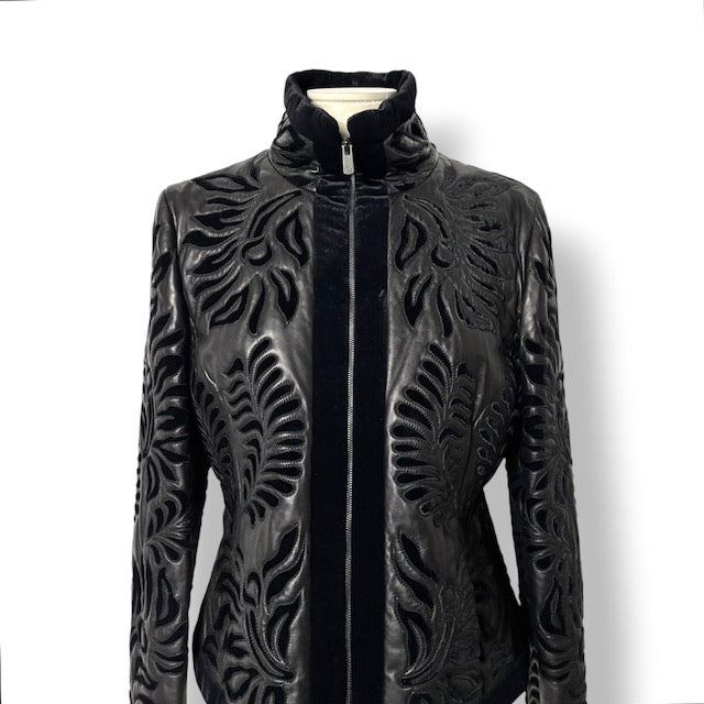 Chaqueta de Piel Negra con Calados Láser y Detalles de Terciopelo – Armani Collezioni